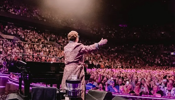 Sir Elton John dio su ultimo concierto y millones lo despiden