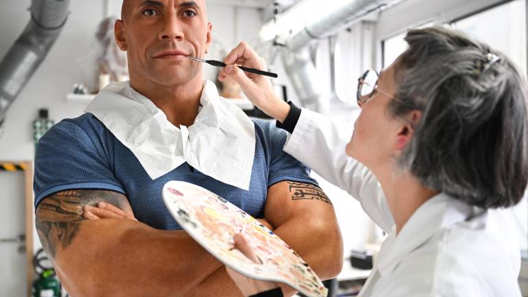 Ya le oscurecieron la piel a The Rock