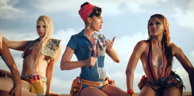 Katy Perry lanza el videoclip de "Womans World"