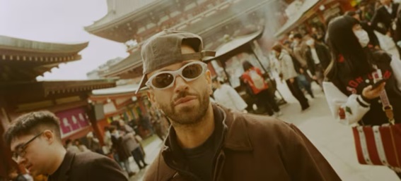 Feid mueve ficha fuera del estudio y entra al negocio con su propio sello