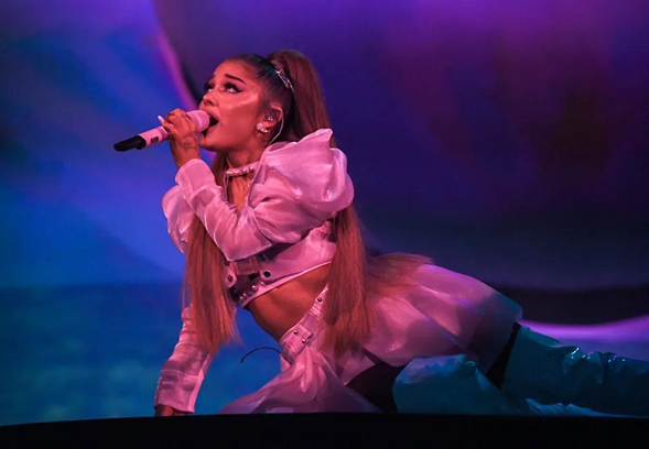 Ariana Grande lanzara petal5