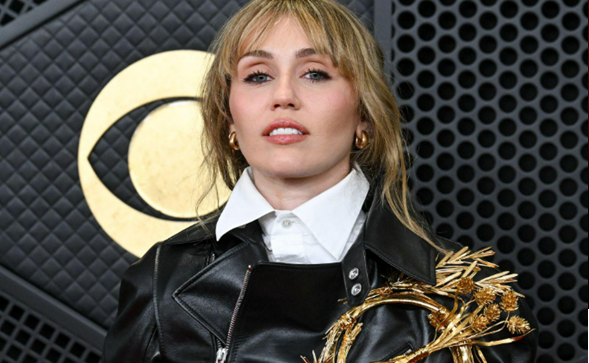 MILEY Cyrus  lanza Bass Persuades2