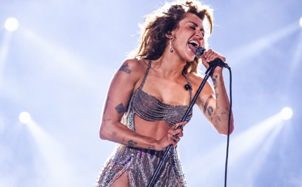 MILEY Cyrus  lanza Bass Persuades3