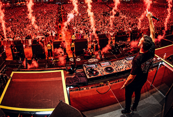 Martin Garrix aterriza en Medellín1